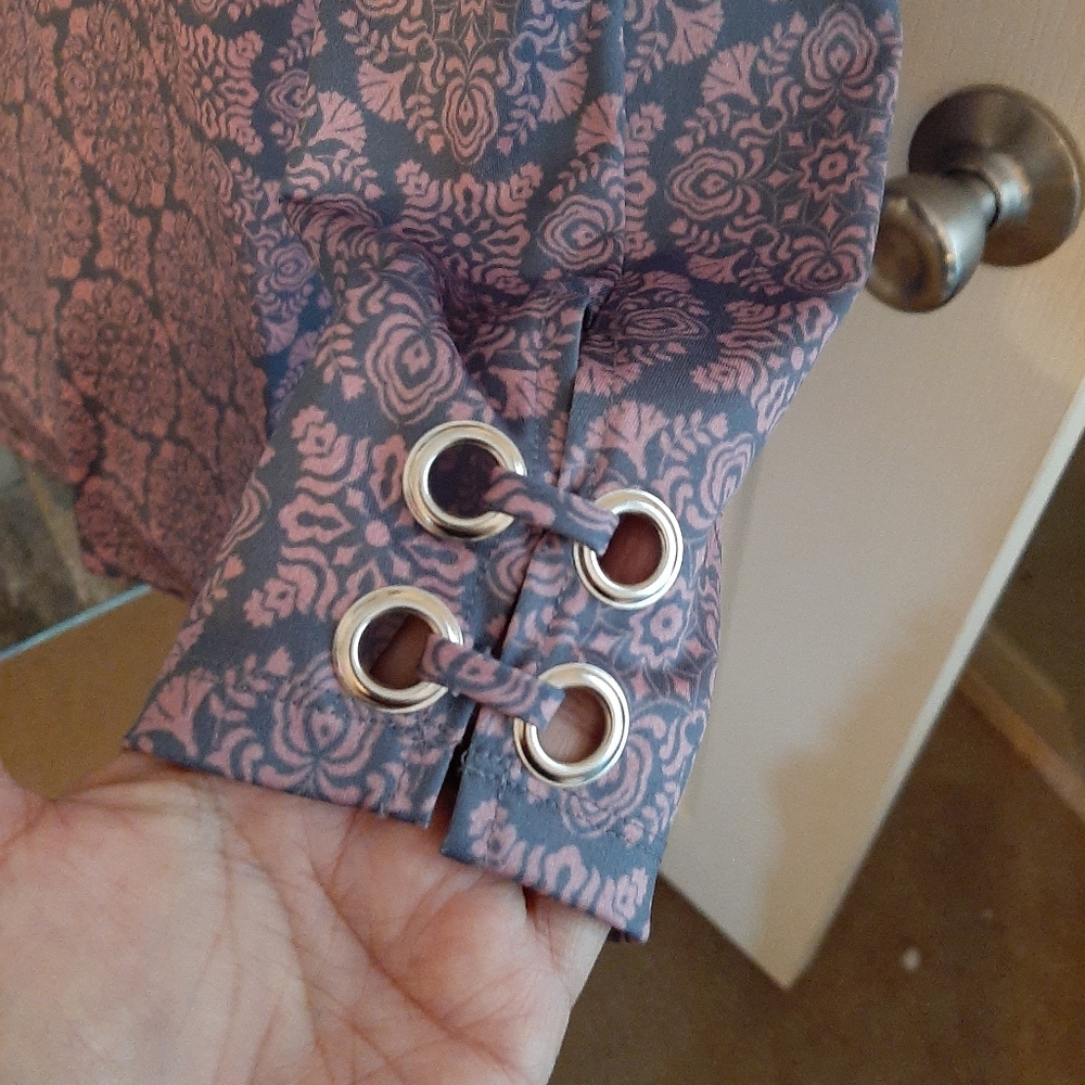 Womens Top - Picture 4 of 4